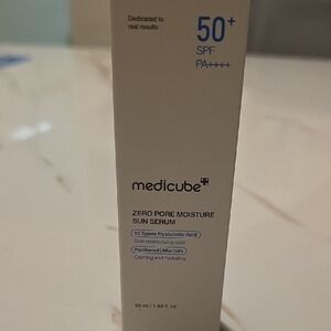 NIB- Medicube Zero Pore Moisture Sun Serum - White